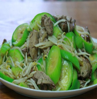 Hè về ăn Mướp xào lòng gà