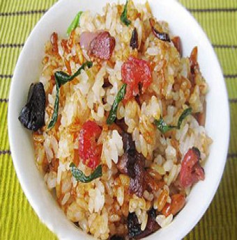 Bữa sáng ăn xôi lạp xưởng thơm ngon, hấp dẫn