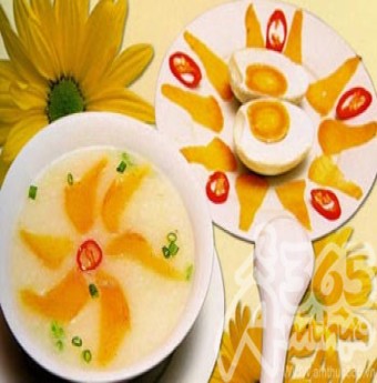 Cháo trắng trứng muối cho bữa sáng ấm lòng