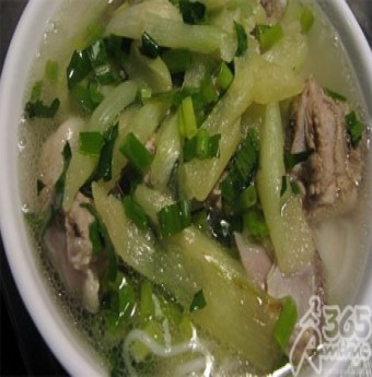 Bữa sáng ngon miệng với tô bún dọc mùng