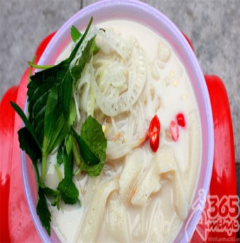 Thanh mát bánh đúc nộm ngày hè Hà Nội