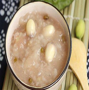 Món ngon đầu tuần cho bé: Cháo thịt heo hạt sen
