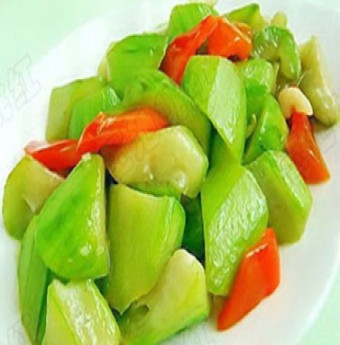 Loại bỏ tàn nhang đơn giản với món mướp xào ớt
