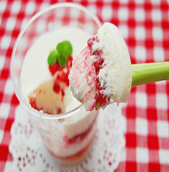 Bánh Tiramisu dâu tây
