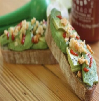 Mát trời đổi món cho bữa tối với Bánh mì bơ rau quả