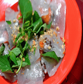 Thưởng thức bánh tráng trộn giữa Hà thành