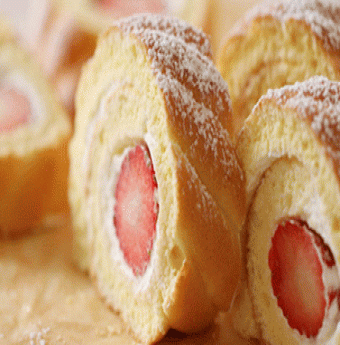 Bánh dâu cuộn hấp dẫn