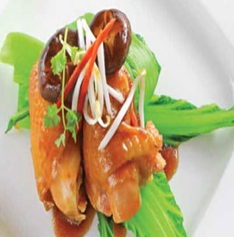 Gà kho xào bông cải xanh