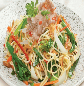 Bữa trưa đổi món với mì trộn chua ngọt