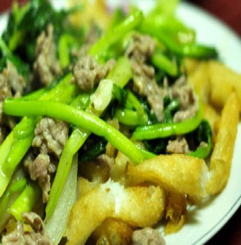 Đến phố Trần Nhân Tông thưởng thức phở sợi chiên
