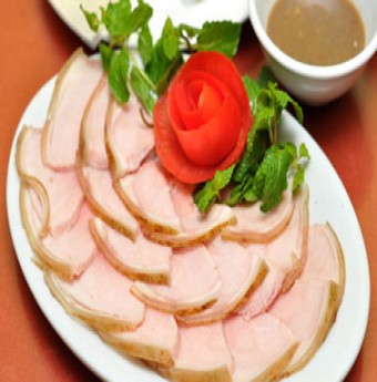 Thưởng thức đặc sản miền Trung trên phố Văn Cao