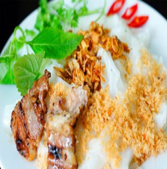 Thưởng thức bánh cuốn ngon giữa lòng Hà Nội