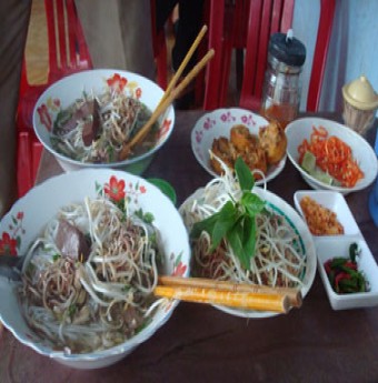 Về Trà Vinh ăn bún nước lèo ngon