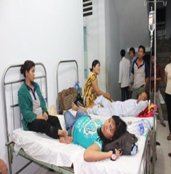 Công nhân nhập viện vì ngộ độc thực phẩm