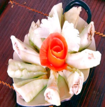 Về xứ Thanh thưởng thức bánh lá răng bừa