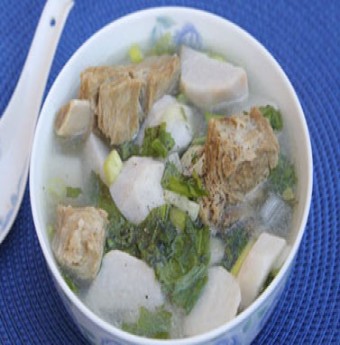 Canh khoai sọ nấu sườn non