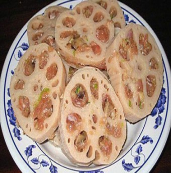 Củ sen kẹp thịt chiên giòn