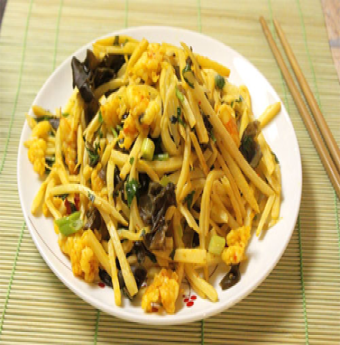 Măng tươi xào tôm sa tế cho ngày se lạnh