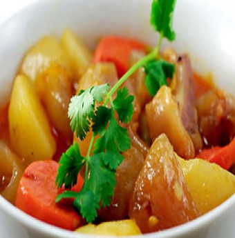 Dáng xinh eo thon với gân bò hầm nghệ