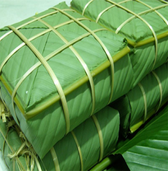 Gói bánh chưng vuông vắn ngày tết