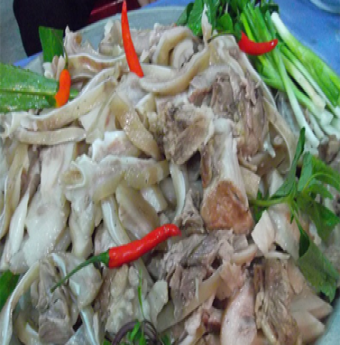 Cuối năm rủ nhau ăn thủ lợn kiểu "Chánh tổng"