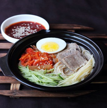 Làm mì lạnh chào đón mùa hè