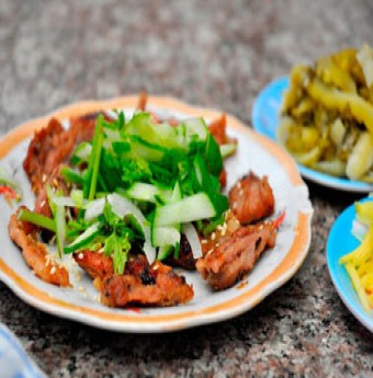 Ăn heo nướng mè Bản Dền