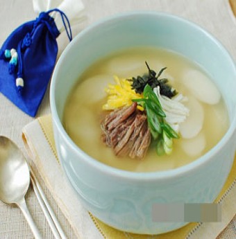 Cách làm canh bánh gạo Hàn Quốc