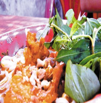 Ăn mì Quảng ở Phan Thiết