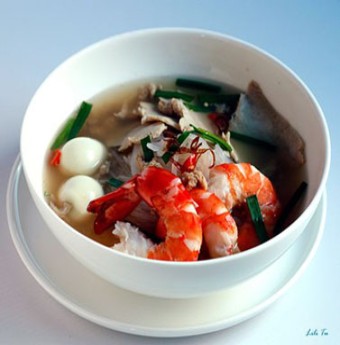 Tự nấu hủ tiếu tôm thịt