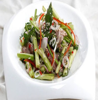 Mách bạn làm gỏi rau cần thịt bò