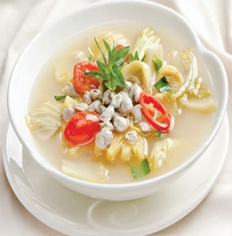 Nấu canh hến dưa cải