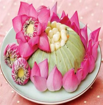 Mùa sen làm cơm hấp lá sen