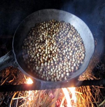 Trời mưa nhớ món bắp rang