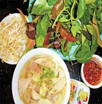 Ăn bánh tráng, bánh canh ở Trảng Bàng