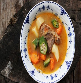 Đổi món với canh bò hầm rau củ