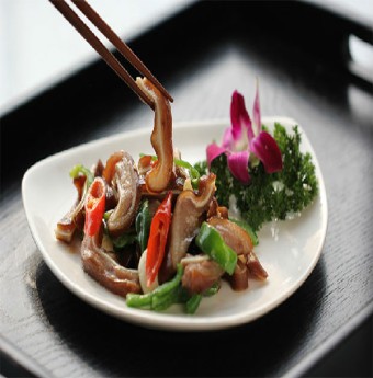 Lạ miệng với tai lợn xào cay