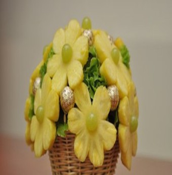 Làm lọ hoa bằng trái cây