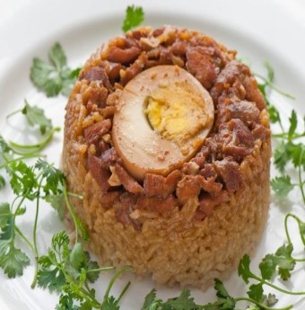 Cực lạ: Cơm kho gà trứng