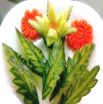 2 cách tỉa dưa chuột thành hoa, dễ mà đẹp
