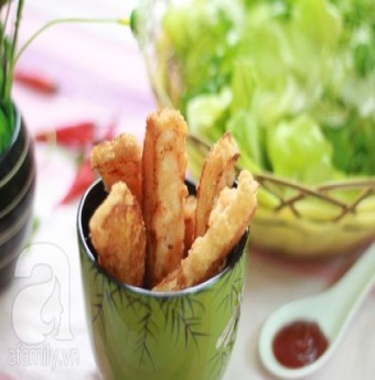 Trổ tài làm bánh tôm kiểu mới nóng hổi giòn tan