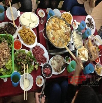 Cuối tuần đi ăn lẩu riêu cua bắp bò sườn sụn phố Lê Duẩn