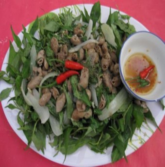 Thưởng thức bao tử cá ba sa xào rau răm