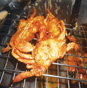 Thơm giòn bánh ghẹ Hội An