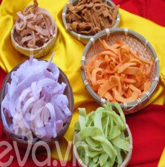 Làm mứt dừa ngũ sắc đón tết