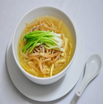 Về Bát Tràng ăn canh măng mực