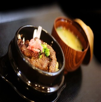 Thưởng thức cơm thố Nhật Bản tại Sushi KOI