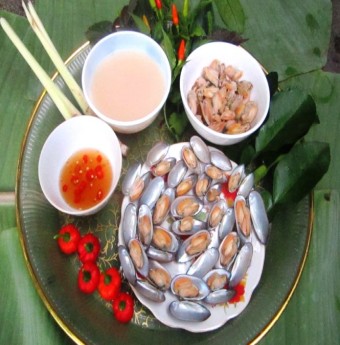 Thưởng thức món trùng trục đồng quê