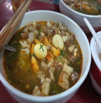 Thưởng thức bánh canh cá lóc ở Nghệ An