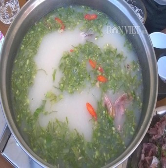 Đầu cá lóc nhúng cơm mẻ - món lai rai thú vị